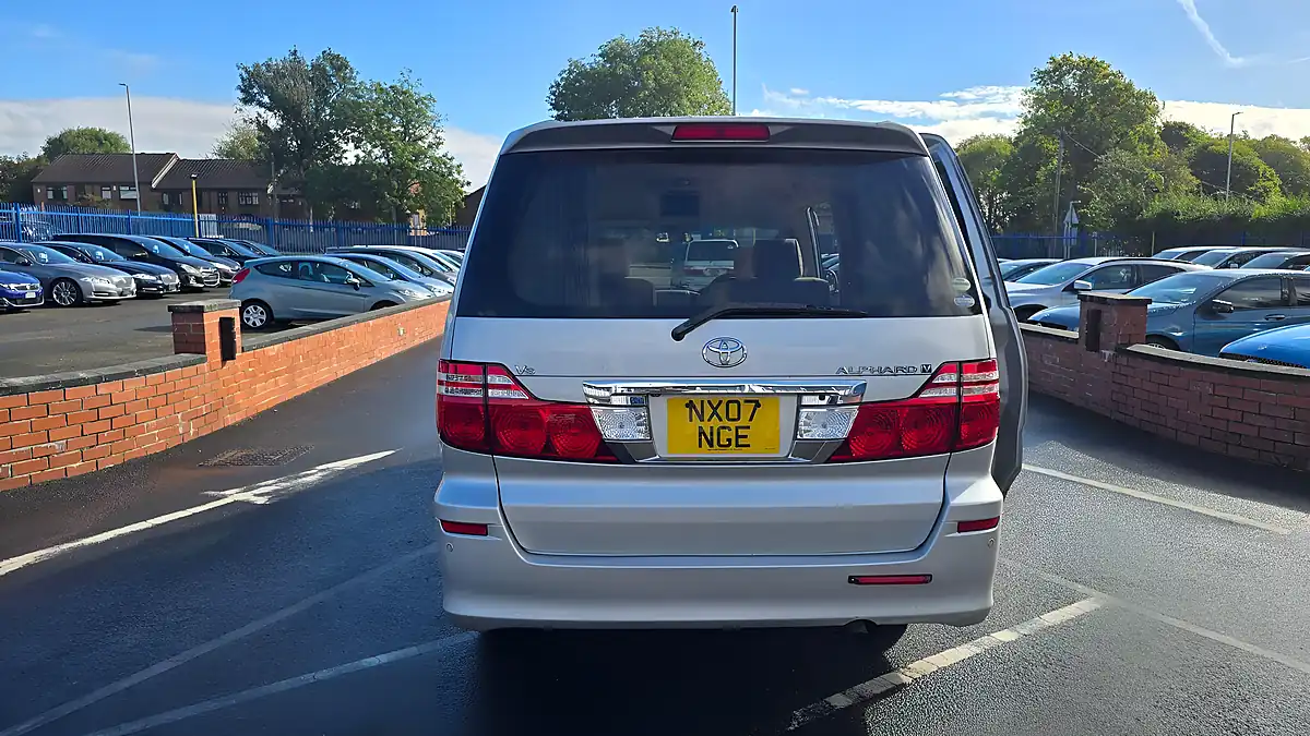 Used 2007 Toyota Alphard V Spec E Silver - Interior and Exterior details 16