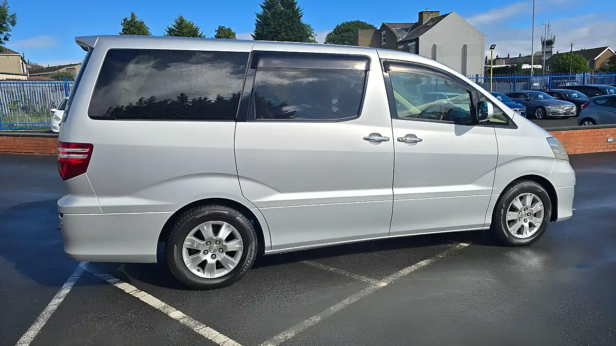 Used 2007 Toyota Alphard V Spec E Silver - Interior and Exterior details 17