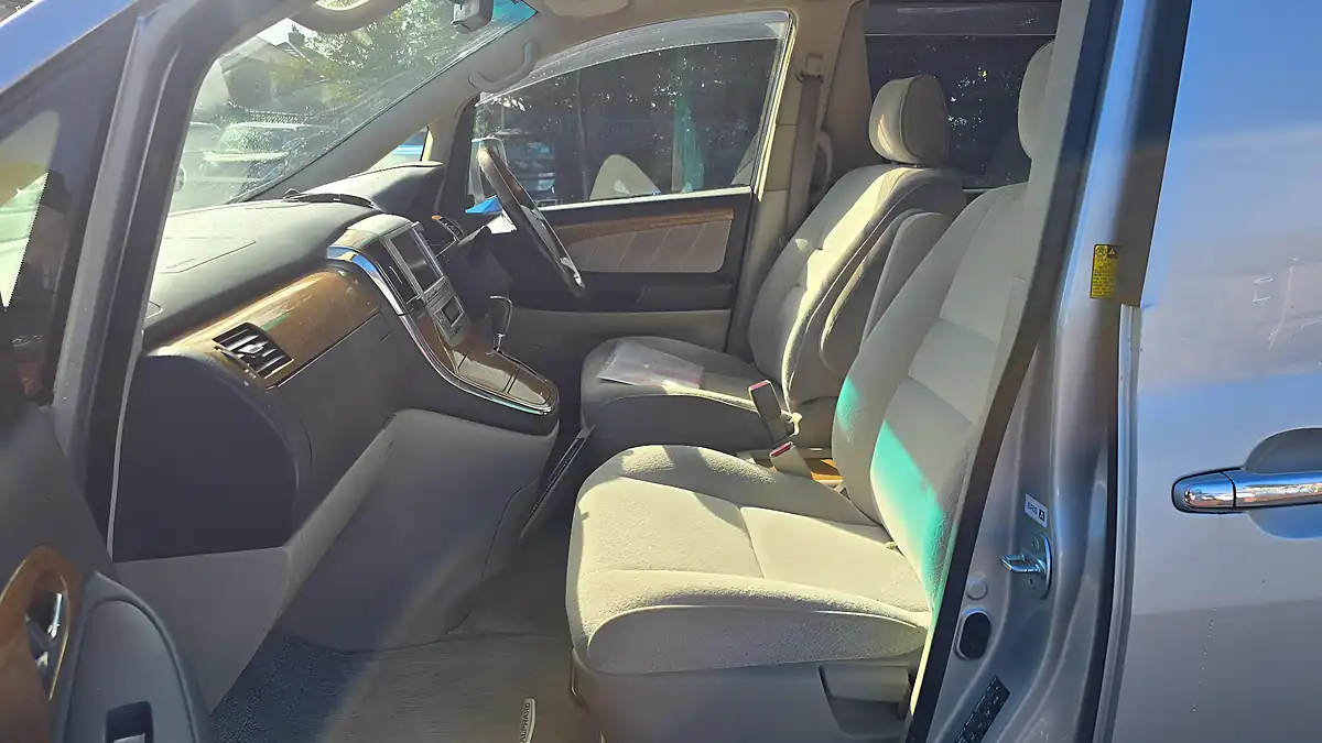 Used 2007 Toyota Alphard V Spec E Silver - Interior and Exterior details 5