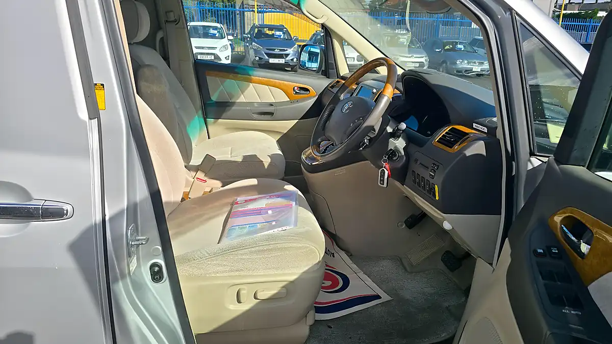 Used 2007 Toyota Alphard V Spec E Silver - Interior and Exterior details 8