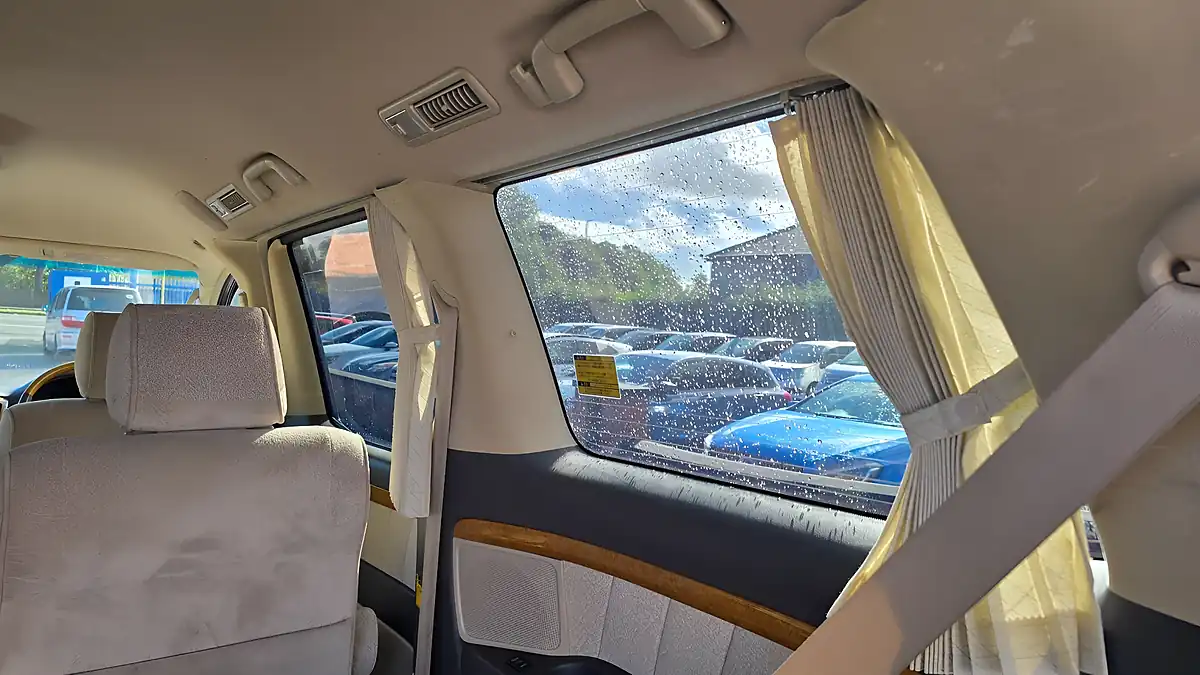 Used 2007 Toyota Alphard V Spec E Silver - Interior and Exterior details 9