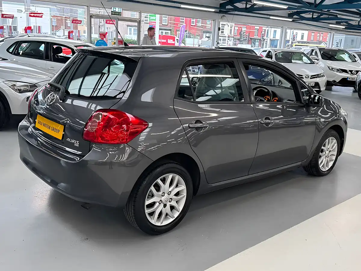 Used 2007 Toyota Auris Tr Grey - Interior and Exterior details 10