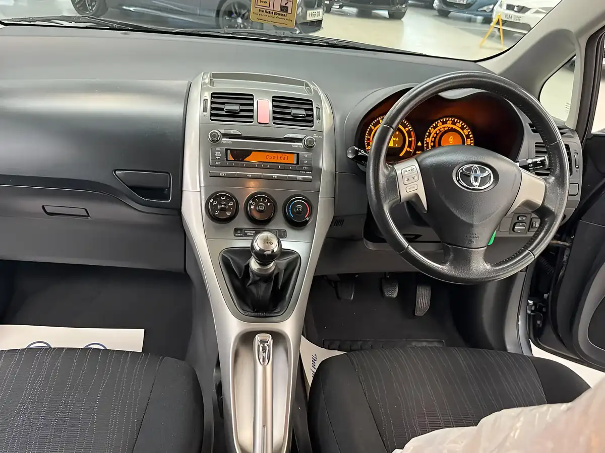 Used 2007 Toyota Auris Tr Grey - Interior and Exterior details 11