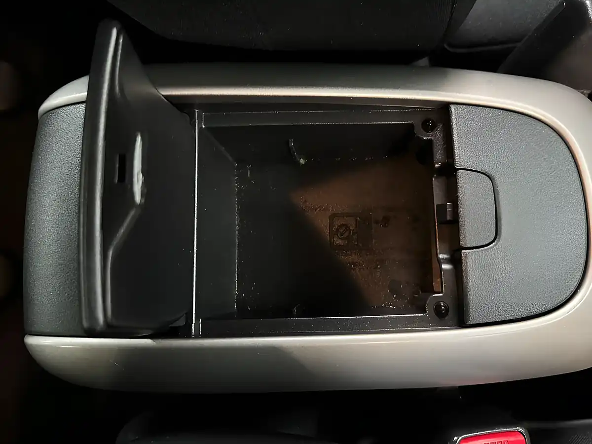 Used 2007 Toyota Auris Tr Grey - Interior and Exterior details 14