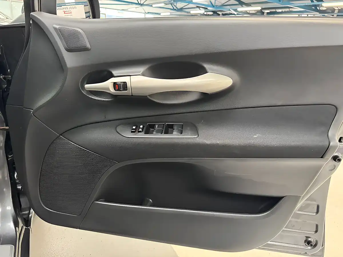 Used 2007 Toyota Auris Tr Grey - Interior and Exterior details 15