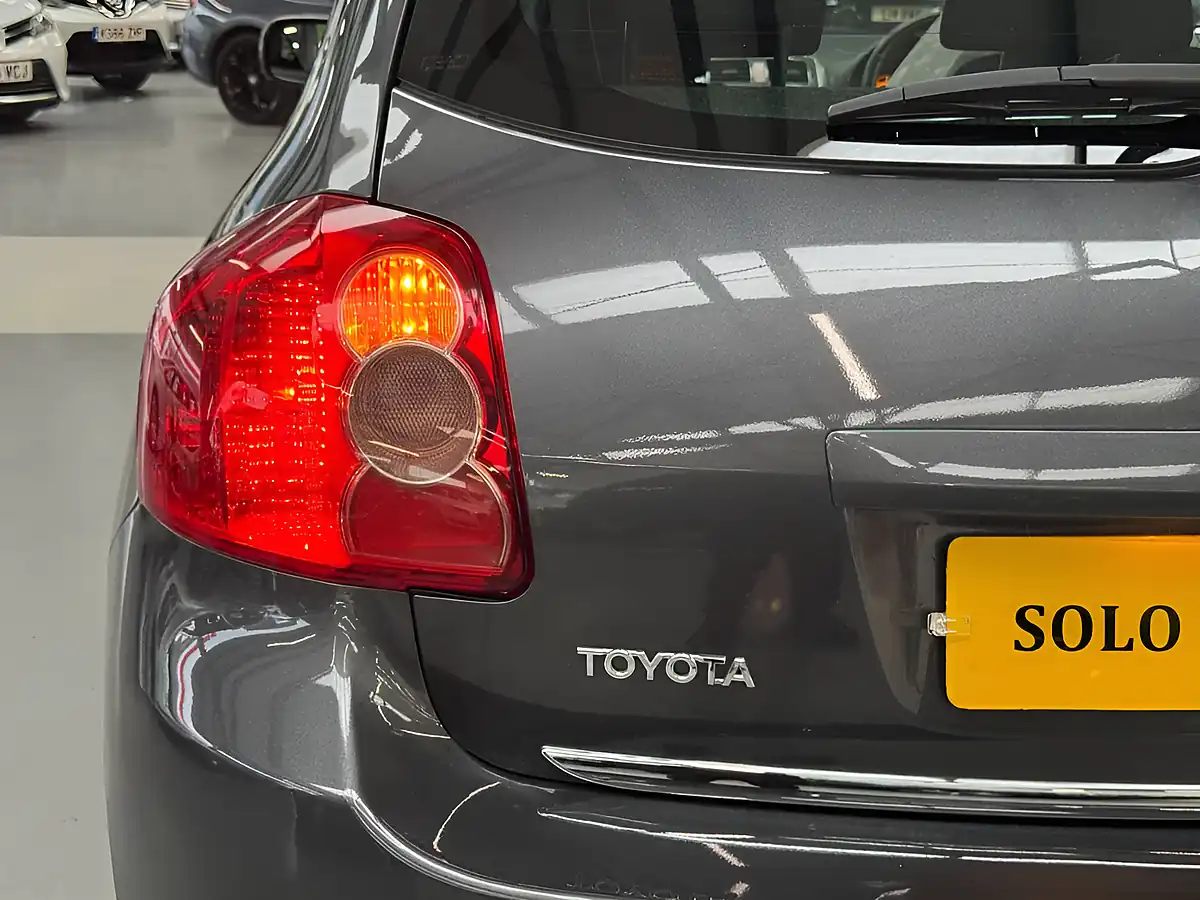 Used 2007 Toyota Auris Tr Grey - Interior and Exterior details 18