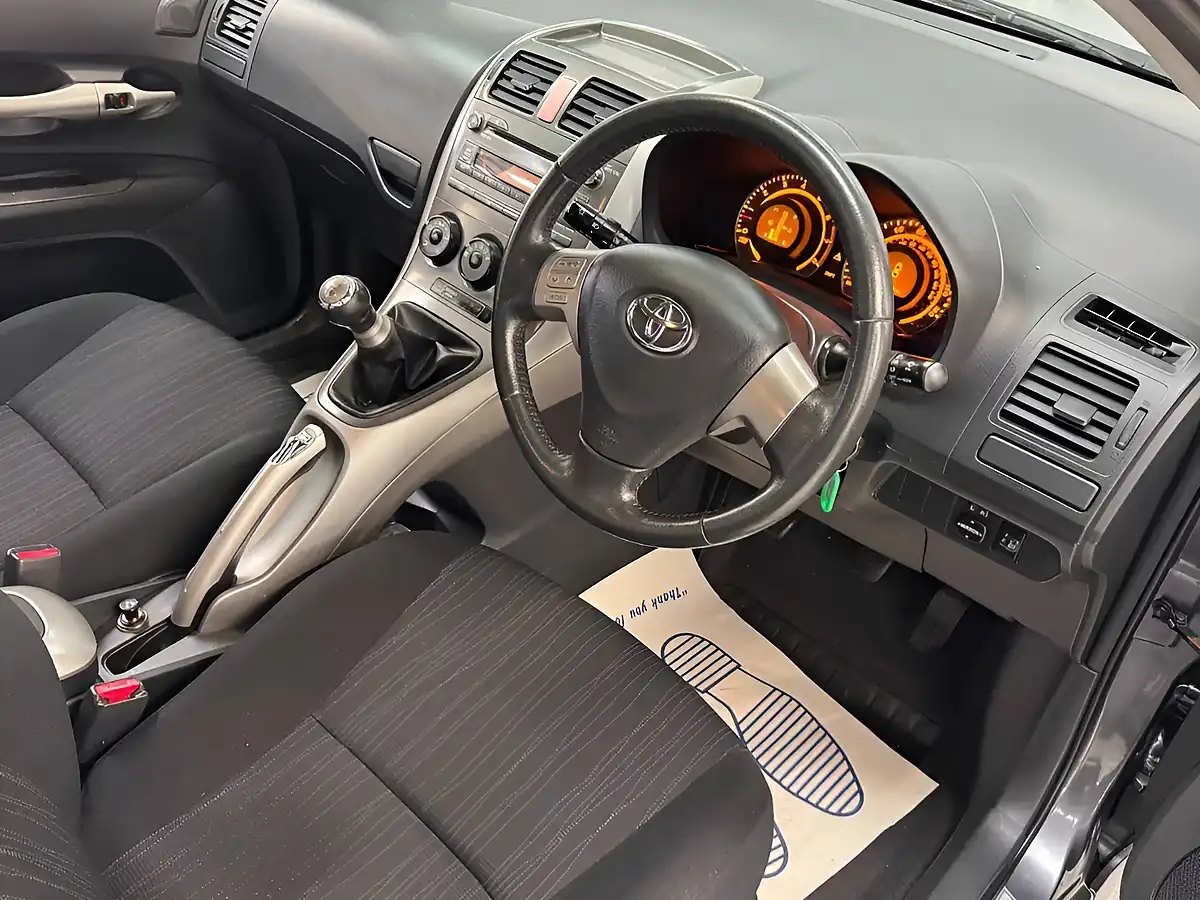 Used 2007 Toyota Auris Tr Grey - Interior and Exterior details 3