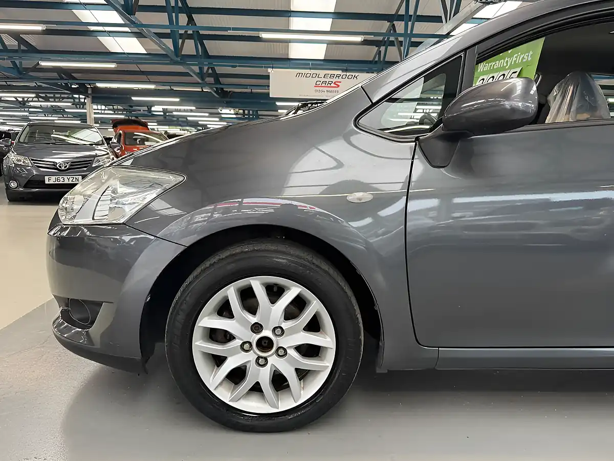 Used 2007 Toyota Auris Tr Grey - Interior and Exterior details 9