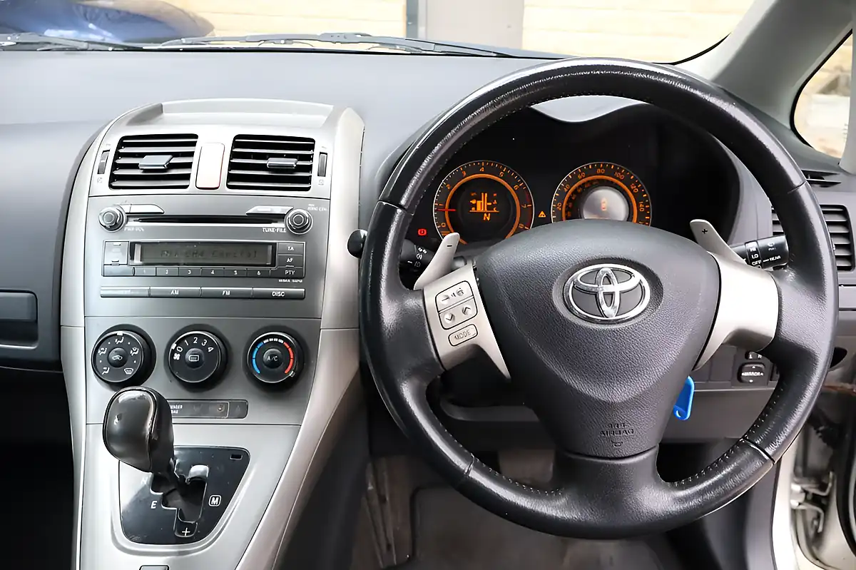 Used 2007 Toyota Auris Tr Silver - Interior and Exterior details 10