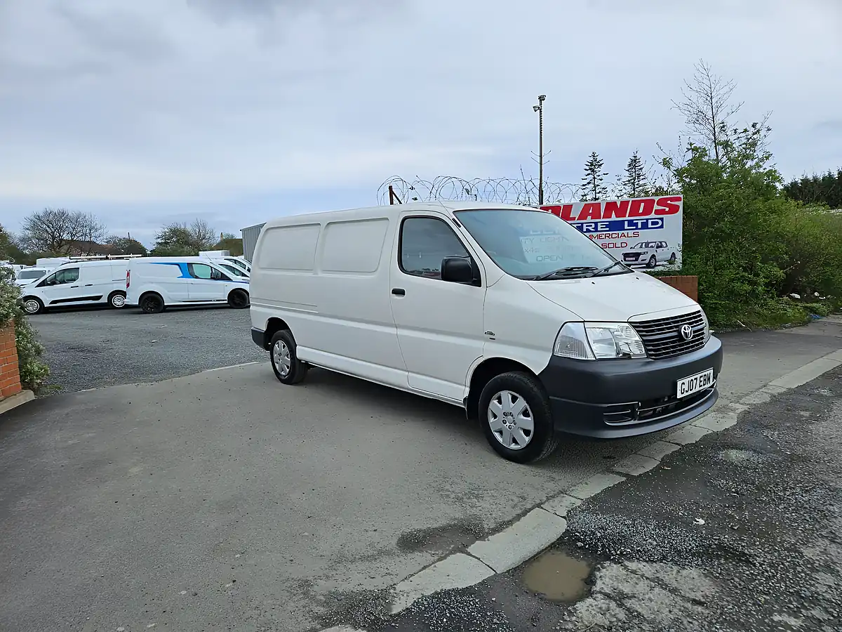 Used 2007 Toyota Hiace Lwb White - Front View