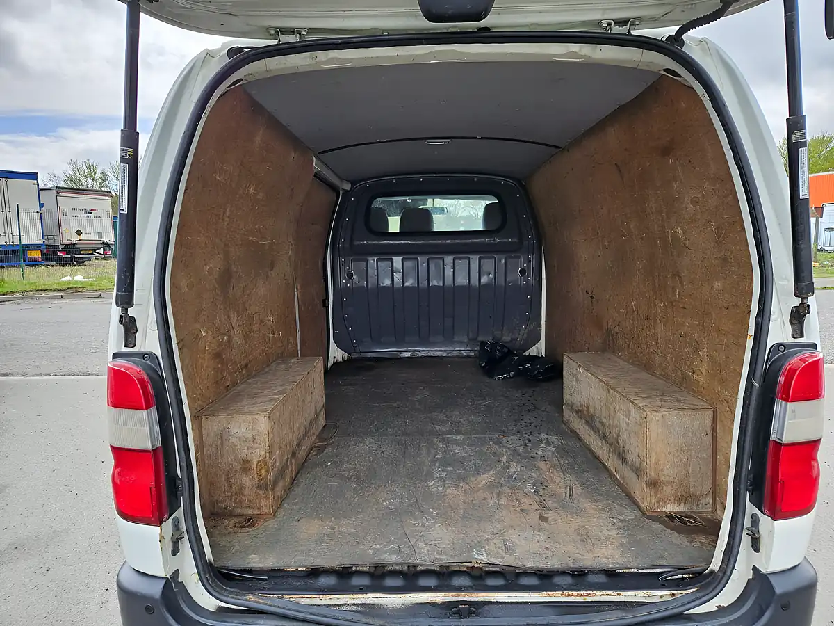 Used 2007 Toyota Hiace Lwb White - Interior and Exterior details 10