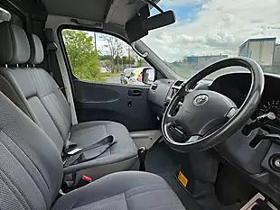 Used 2007 Toyota Hiace Lwb White - Interior and Exterior details 11