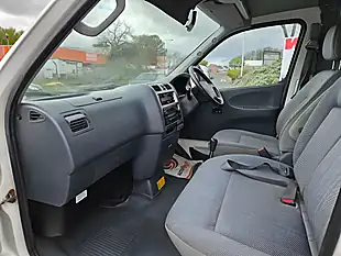 Used 2007 Toyota Hiace Lwb White - Interior and Exterior details 12