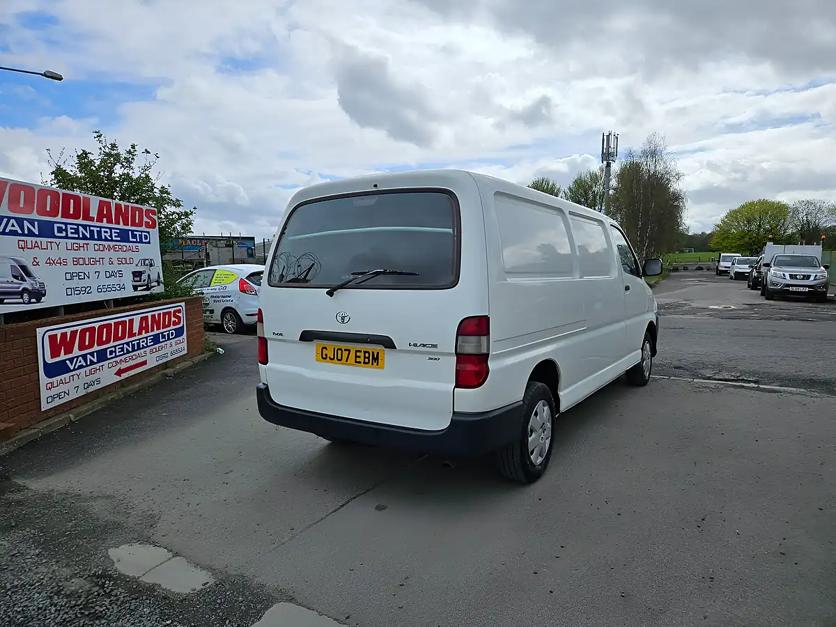 Used 2007 Toyota Hiace Lwb White - Interior and Exterior details 8