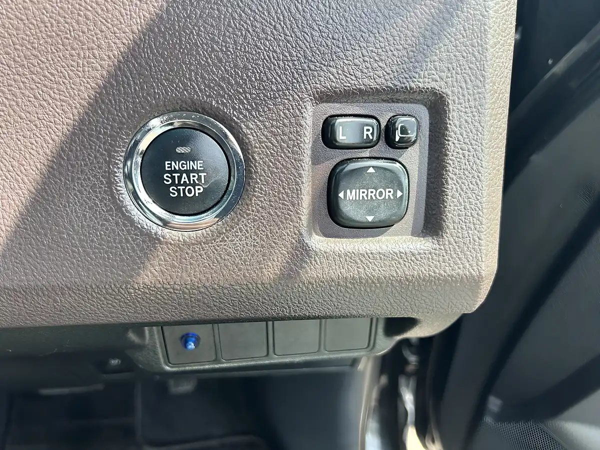 Used 2007 Toyota Mark X Zio MPV 7 Seater Black - Interior and Exterior details 17