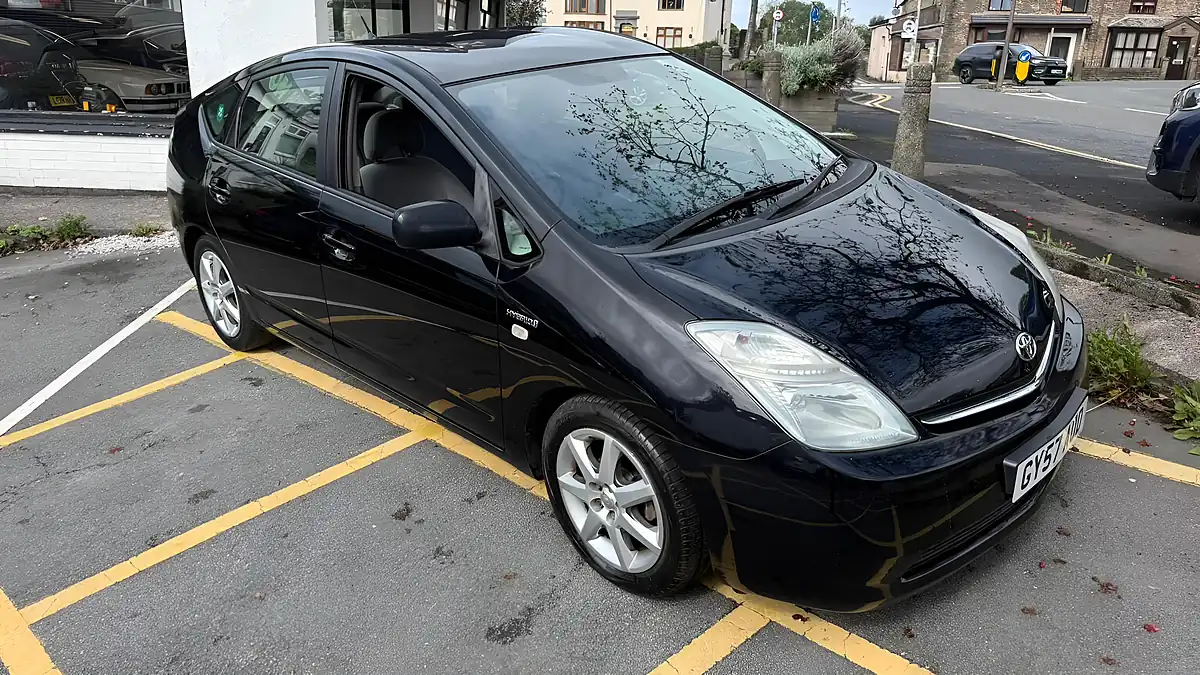 Used 2007 Toyota Prius T3 Black - Front View