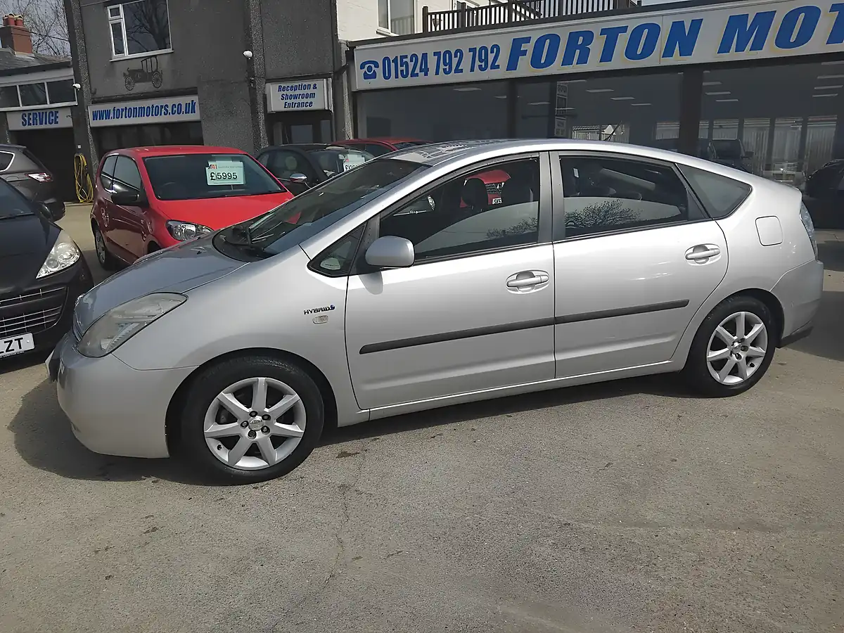 Used 2007 Toyota Prius T4 Silver - Interior and Exterior details 11