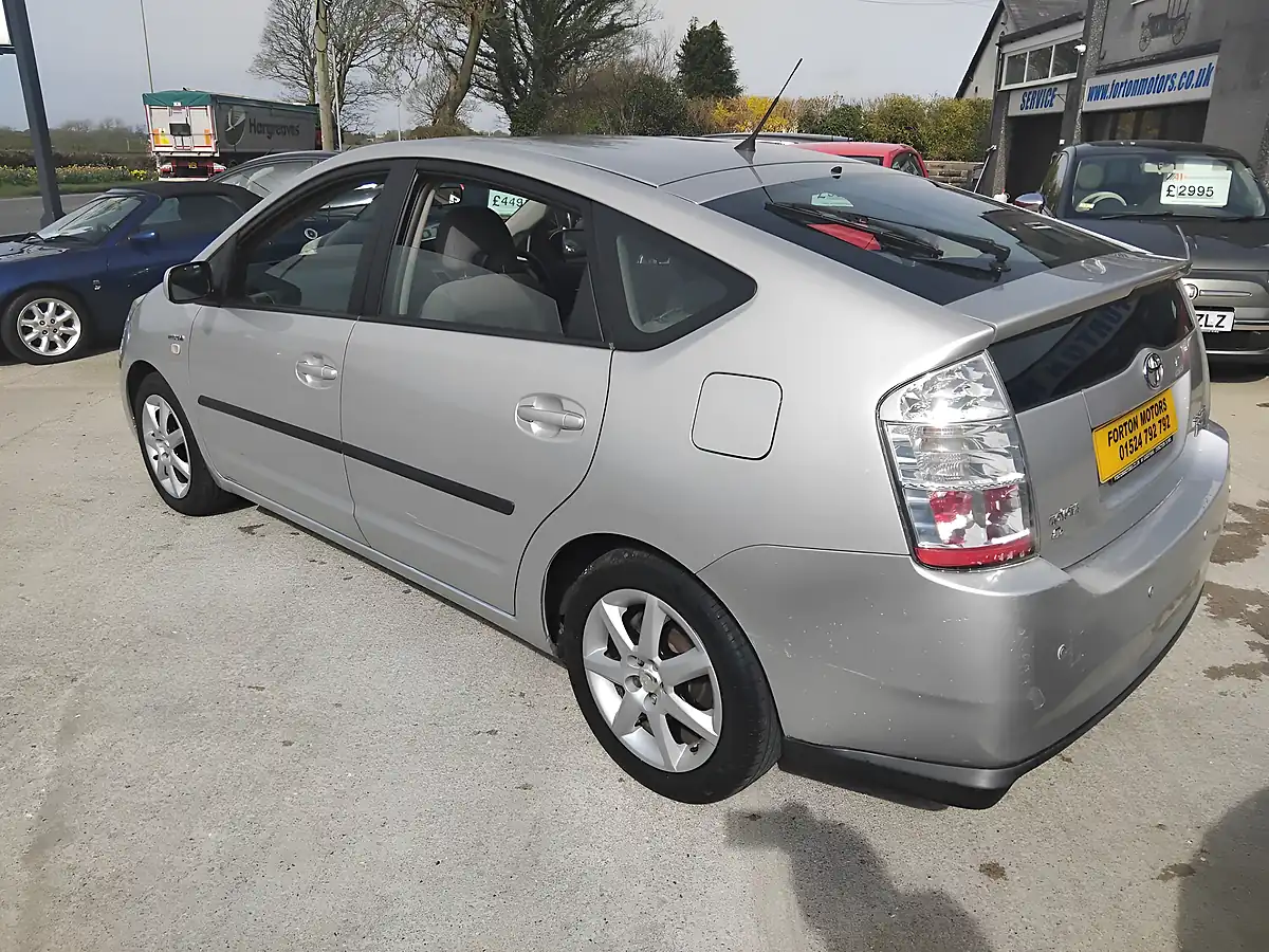 Used 2007 Toyota Prius T4 Silver - Interior and Exterior details 12