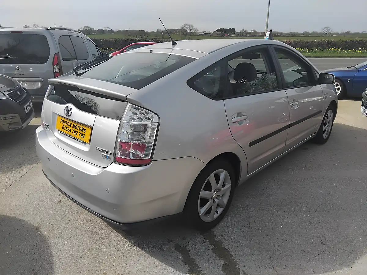 Used 2007 Toyota Prius T4 Silver - Interior and Exterior details 14