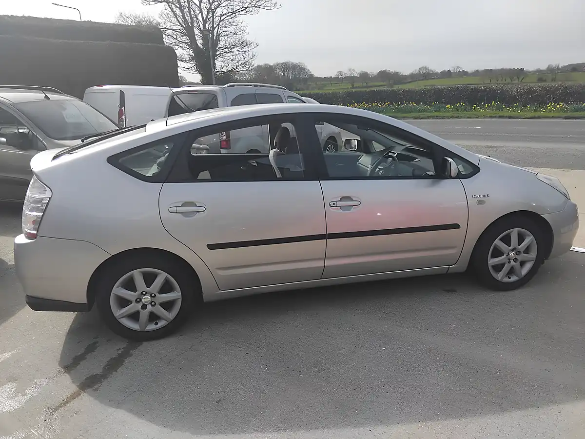 Used 2007 Toyota Prius T4 Silver - Interior and Exterior details 15