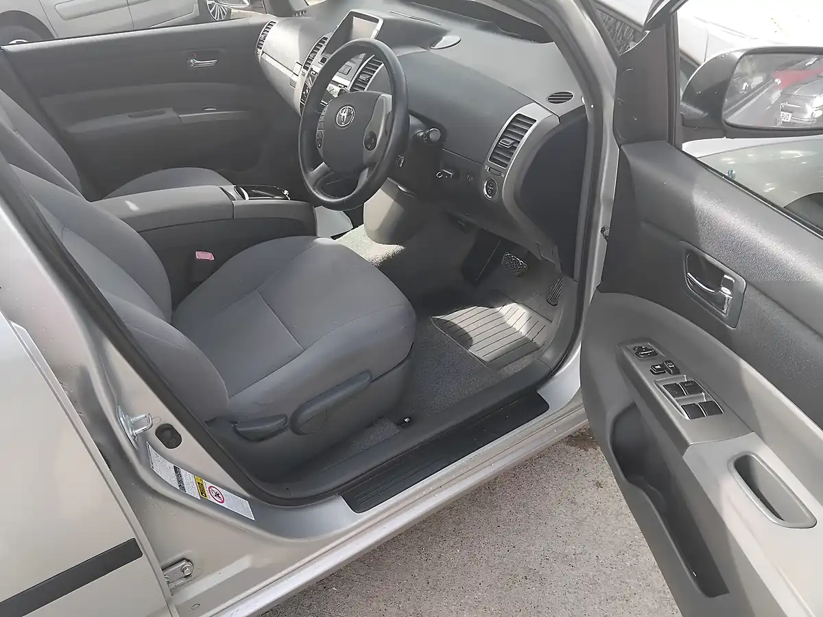 Used 2007 Toyota Prius T4 Silver - Interior and Exterior details 16