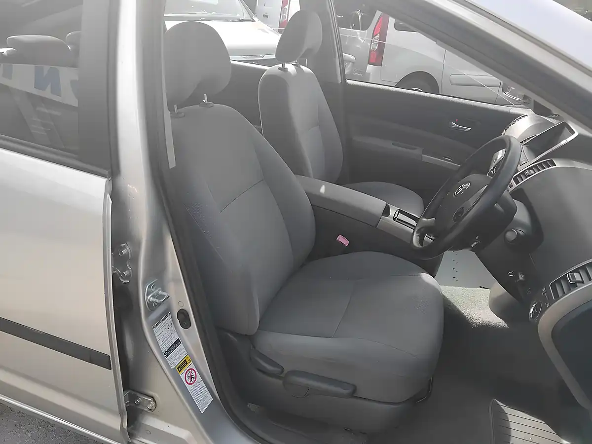 Used 2007 Toyota Prius T4 Silver - Interior and Exterior details 17