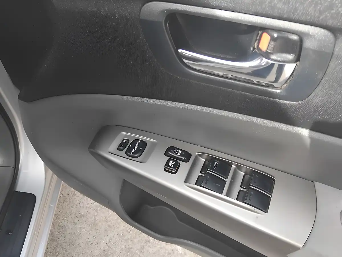 Used 2007 Toyota Prius T4 Silver - Interior and Exterior details 18