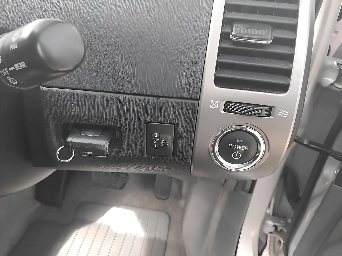 Used 2007 Toyota Prius T4 Silver - Interior and Exterior details 19