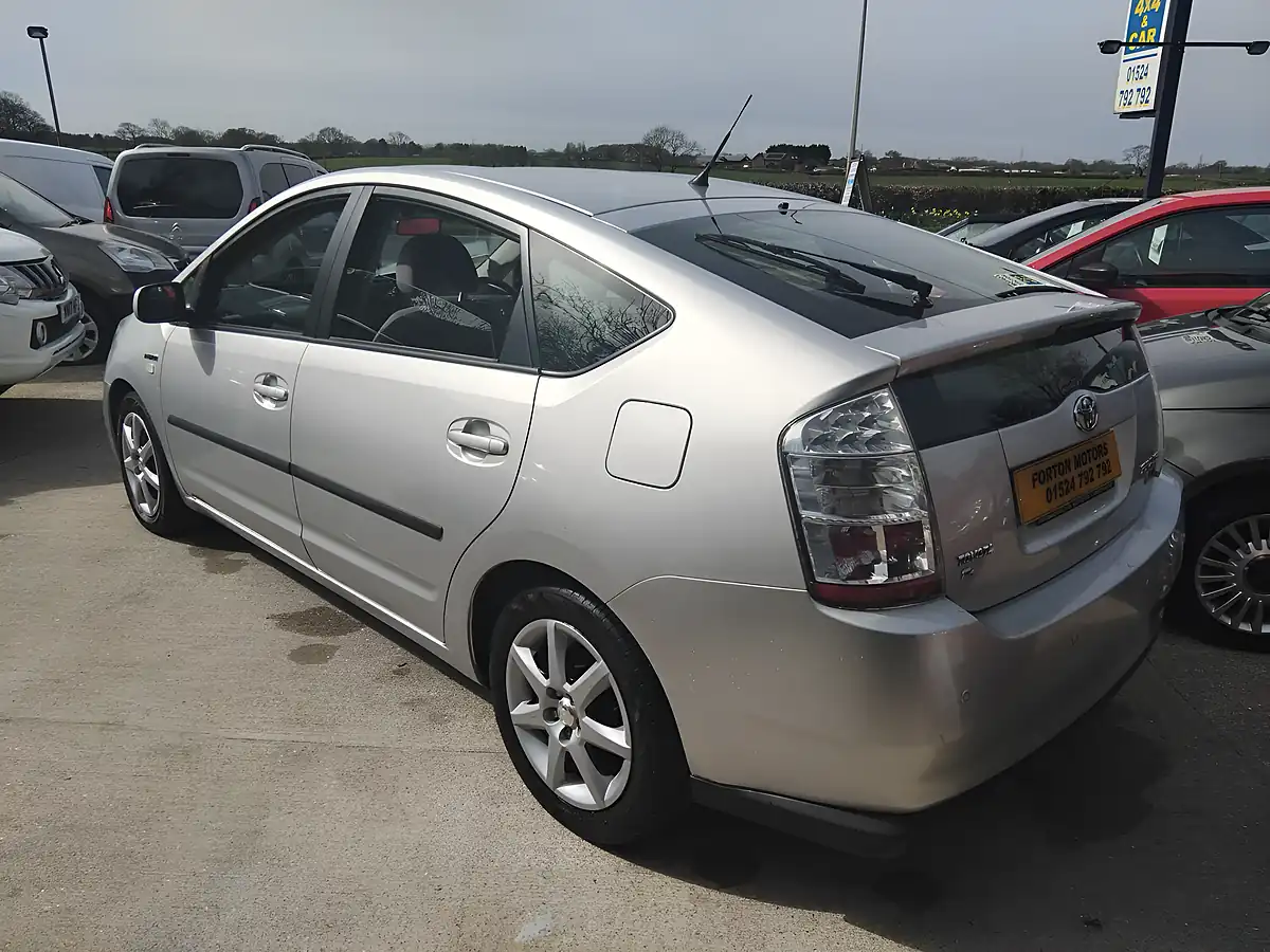 Used 2007 Toyota Prius T4 Silver - Interior and Exterior details 6