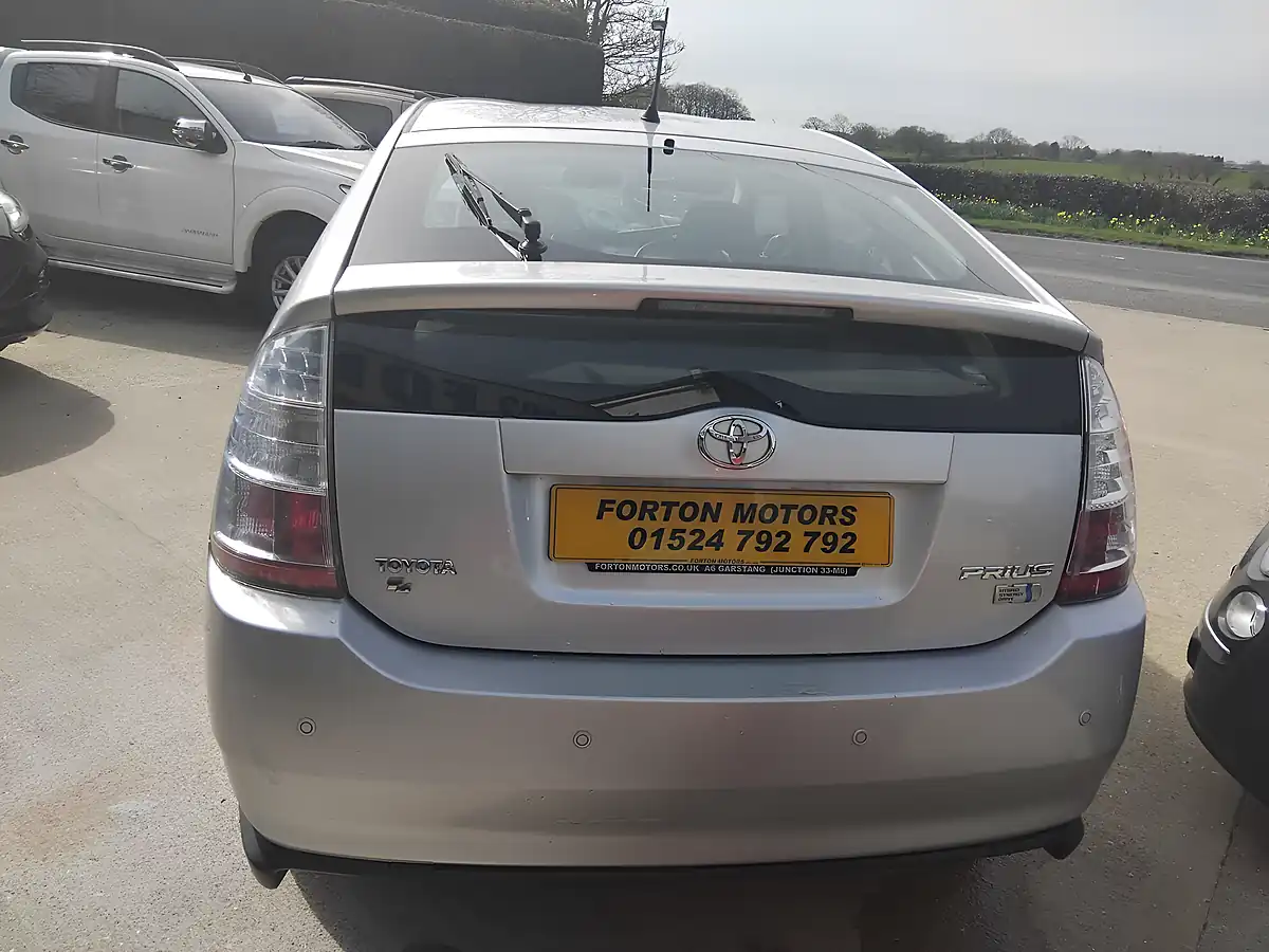 Used 2007 Toyota Prius T4 Silver - Interior and Exterior details 7