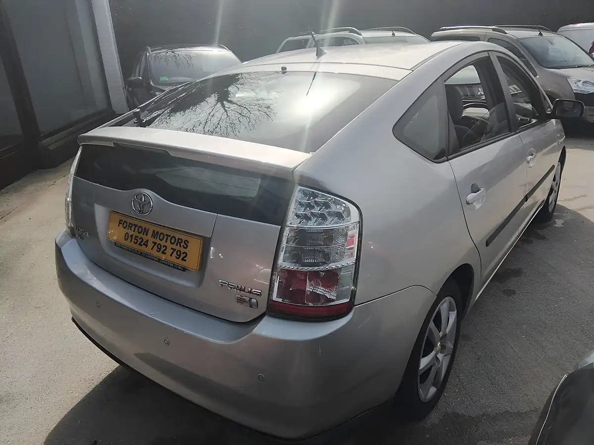 Used 2007 Toyota Prius T4 Silver - Interior and Exterior details 9