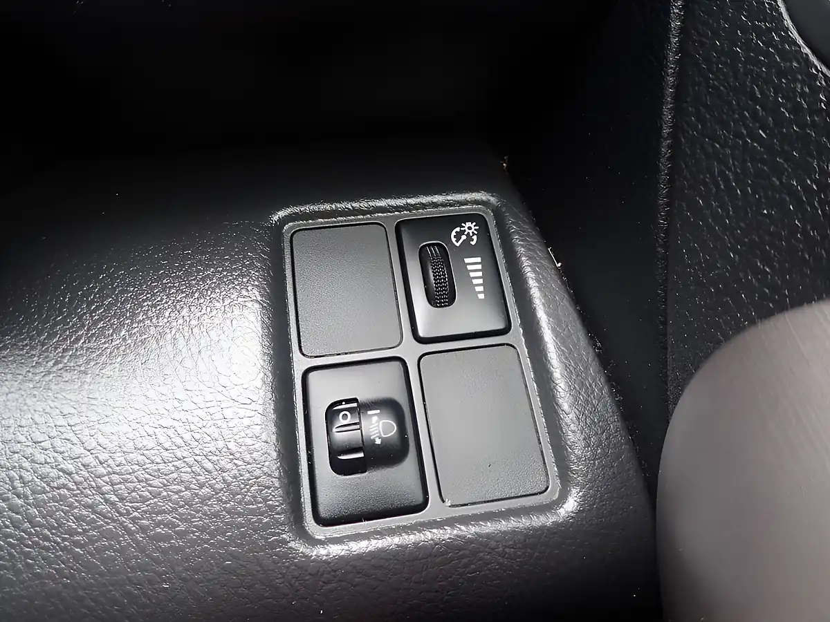 Used 2007 Toyota Rav4 Xt-R Black - Interior and Exterior details 10