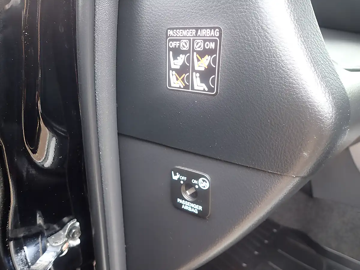 Used 2007 Toyota Rav4 Xt-R Black - Interior and Exterior details 11