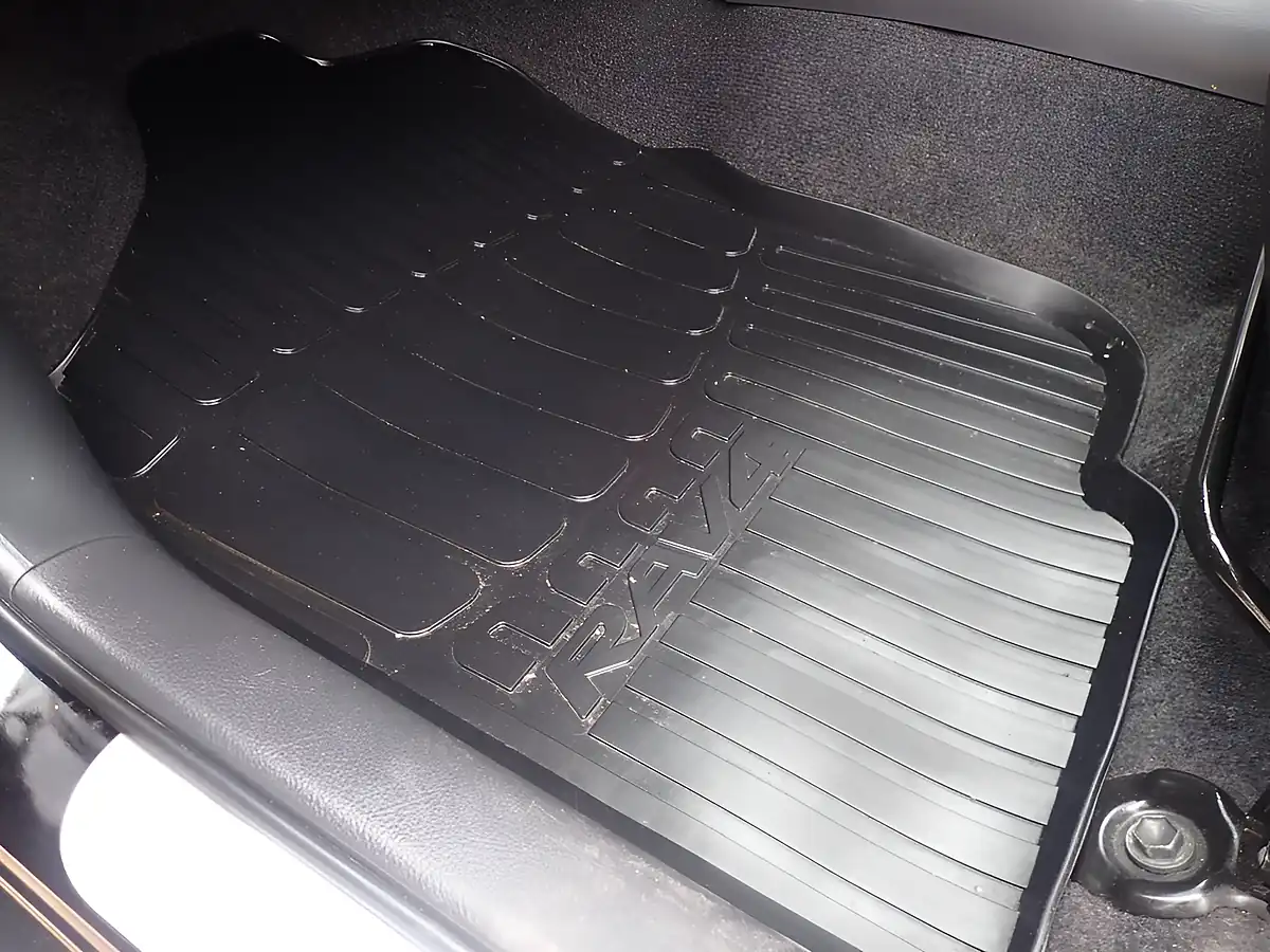 Used 2007 Toyota Rav4 Xt-R Black - Interior and Exterior details 12