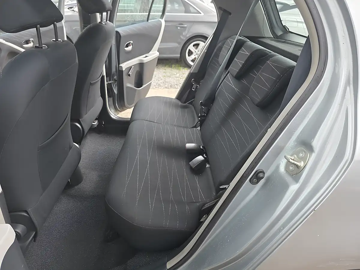 Used 2007 Toyota Yaris T Spirit Silver - Interior and Exterior details 11