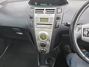 Used 2007 Toyota Yaris T Spirit Silver - Interior and Exterior details 13