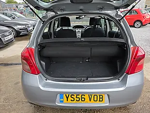 Used 2007 Toyota Yaris T Spirit Silver - Interior and Exterior details 16