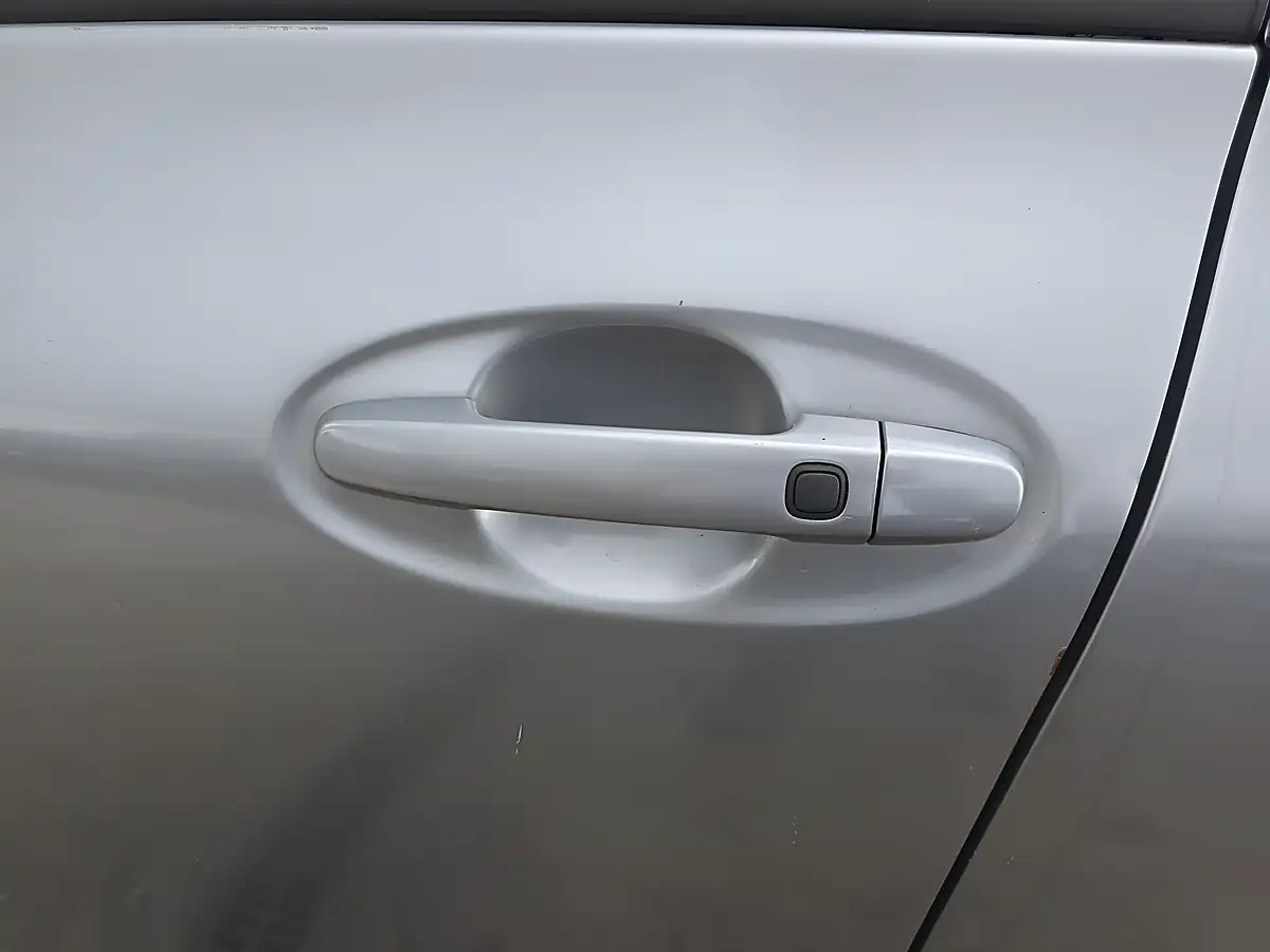 Used 2007 Toyota Yaris T Spirit Silver - Interior and Exterior details 17
