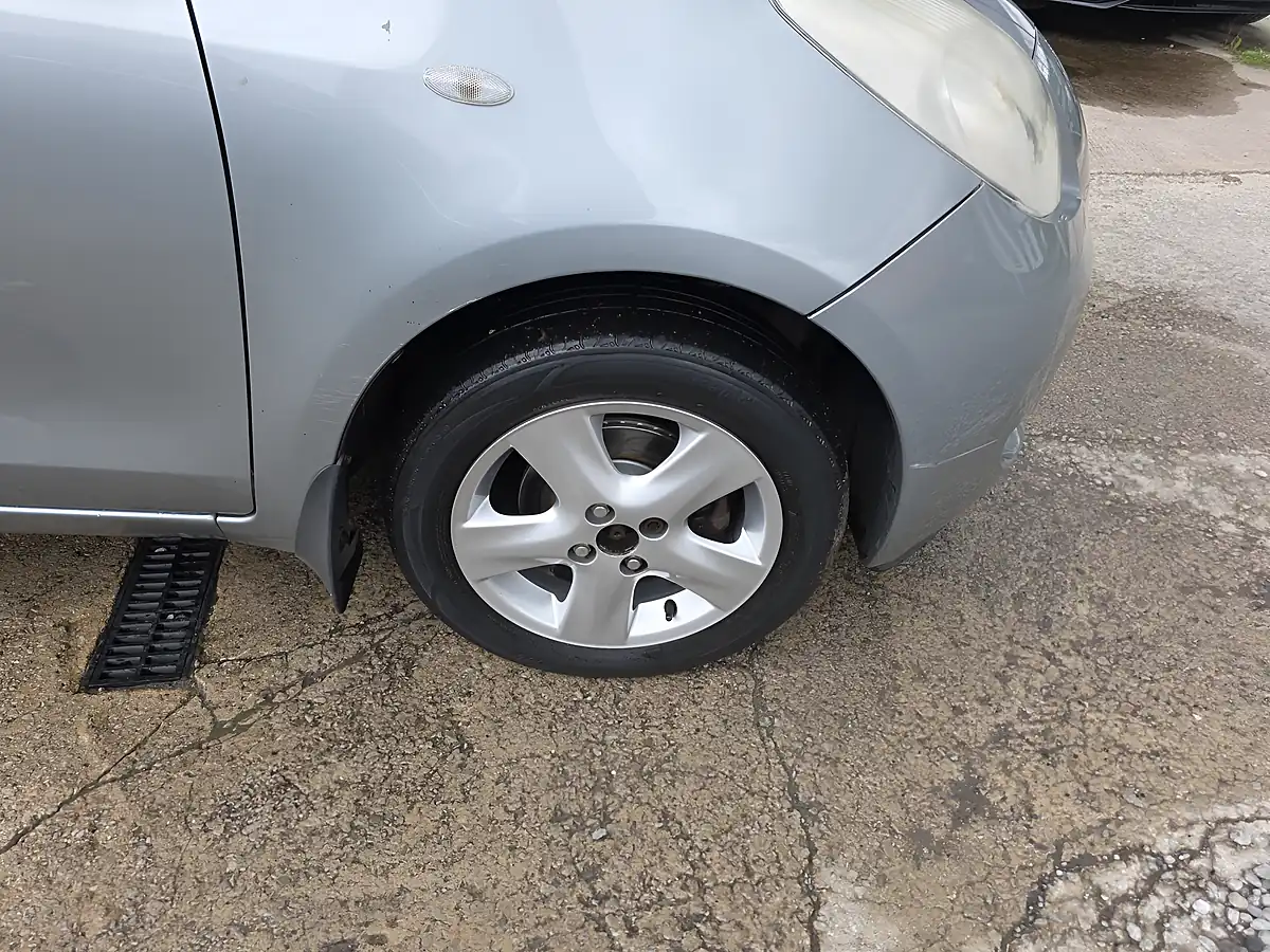 Used 2007 Toyota Yaris T Spirit Silver - Interior and Exterior details 18