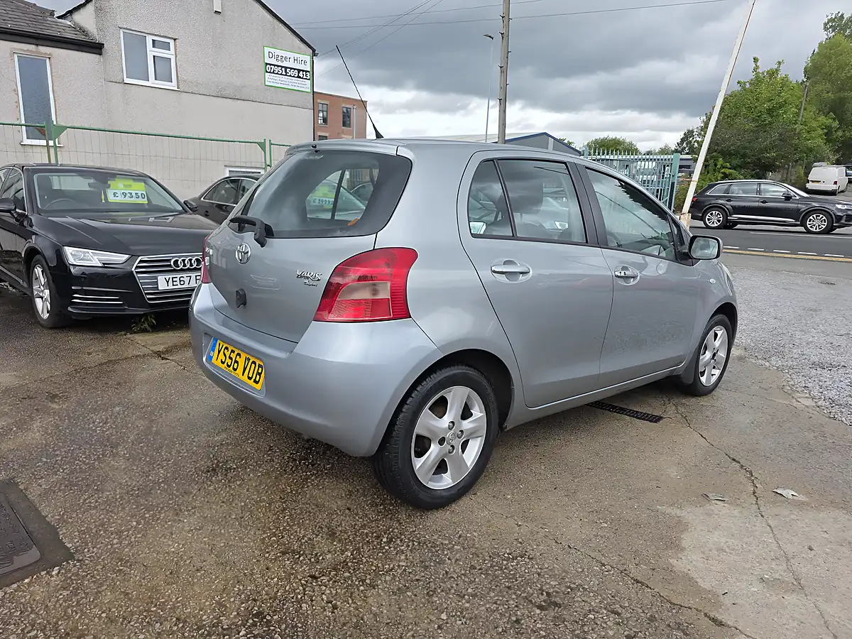 Used 2007 Toyota Yaris T Spirit Silver - Interior and Exterior details 8