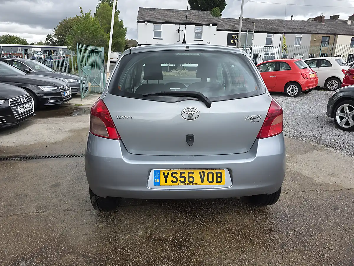 Used 2007 Toyota Yaris T Spirit Silver - Interior and Exterior details 9