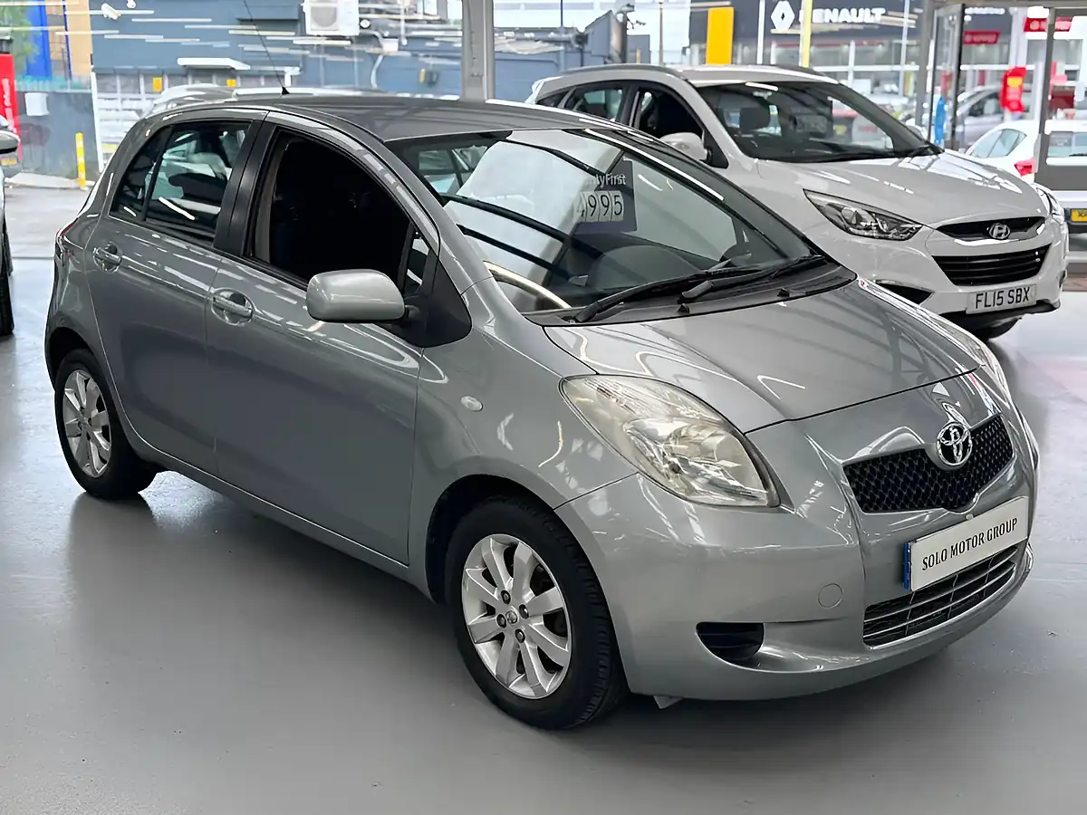 Used 2007 Toyota Yaris Zinc Silver - Front View