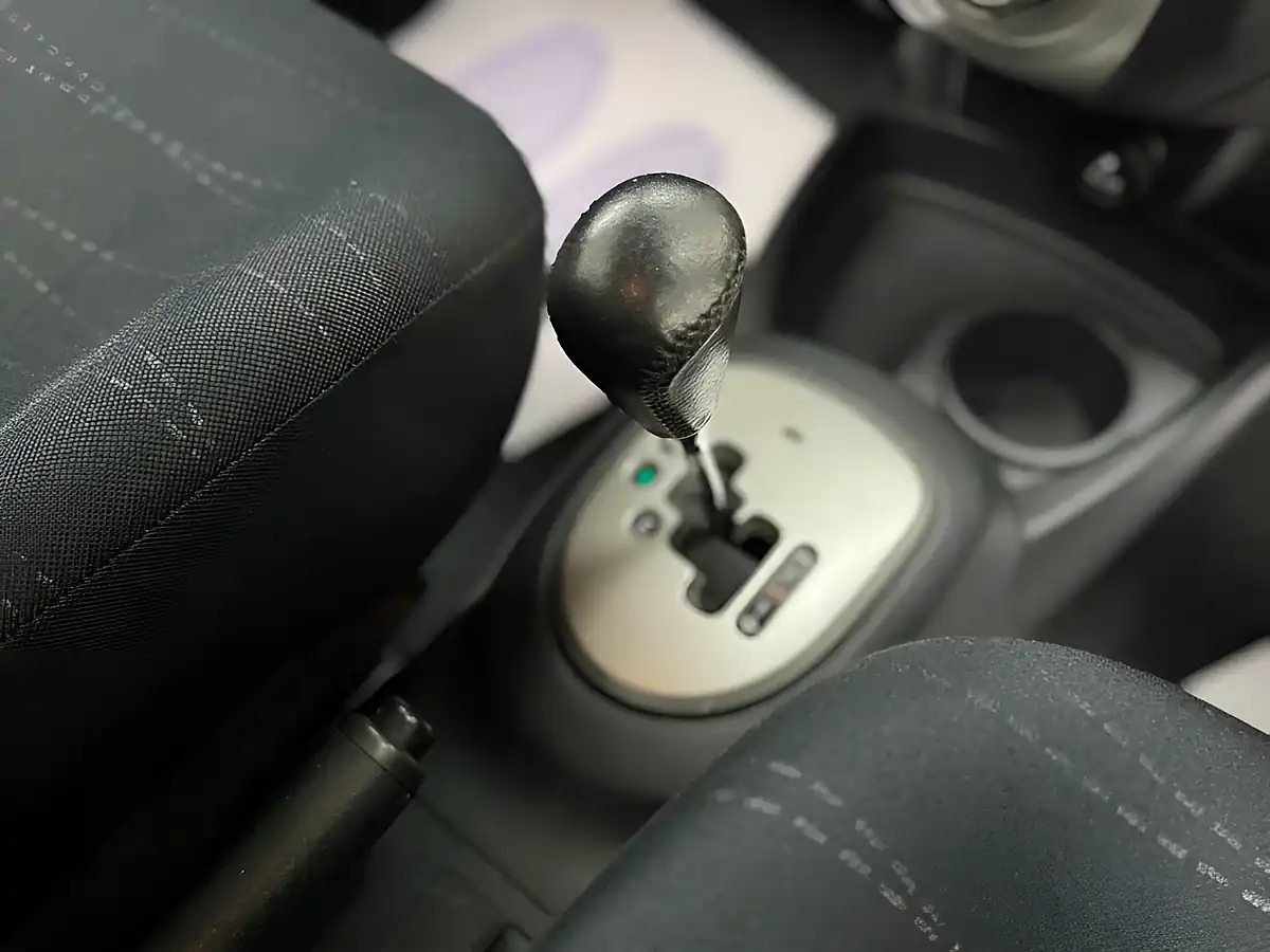 Used 2007 Toyota Yaris Zinc Silver - Interior and Exterior details 13