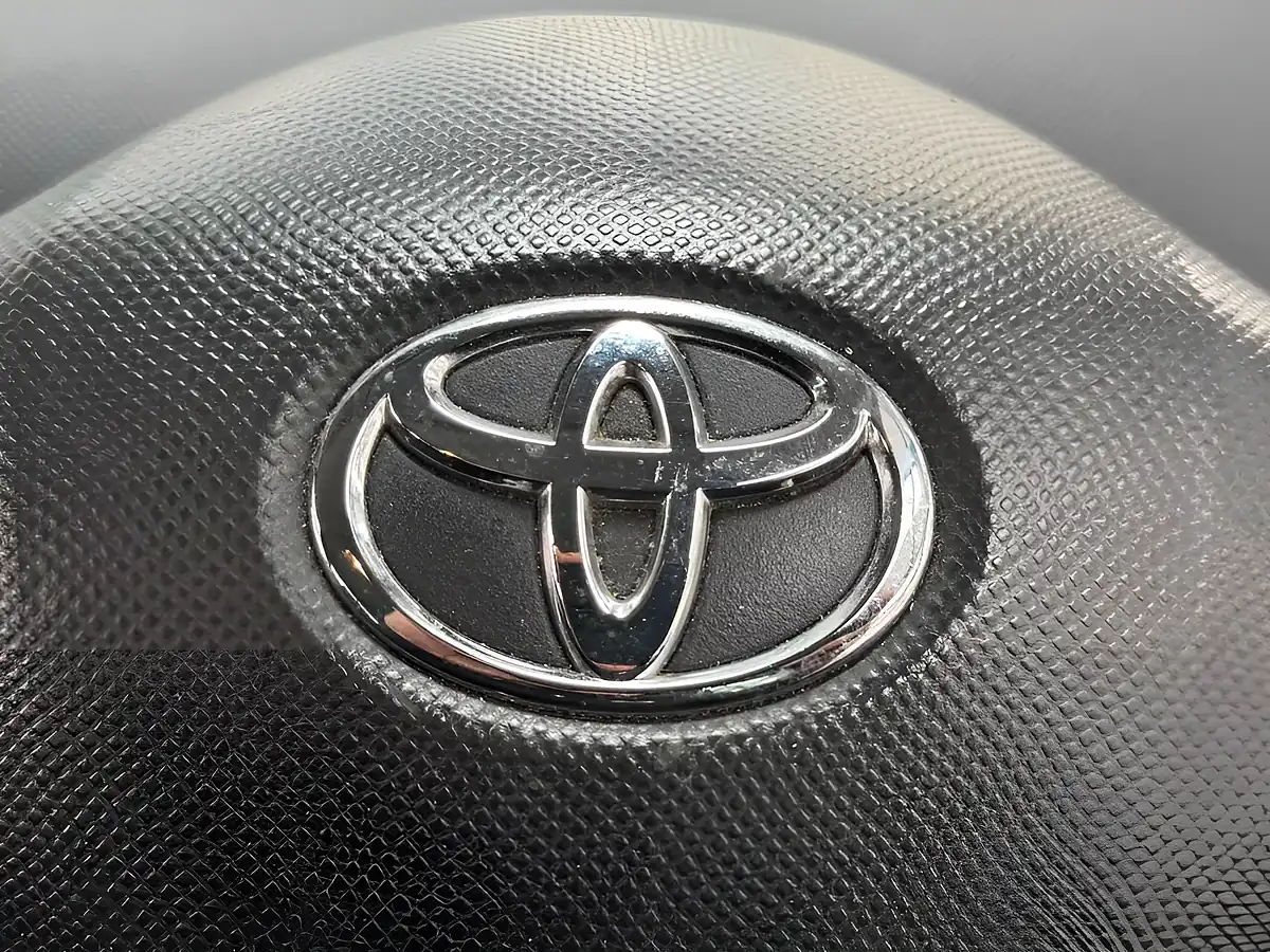 Used 2007 Toyota Yaris Zinc Silver - Interior and Exterior details 14