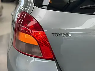 Used 2007 Toyota Yaris Zinc Silver - Interior and Exterior details 18
