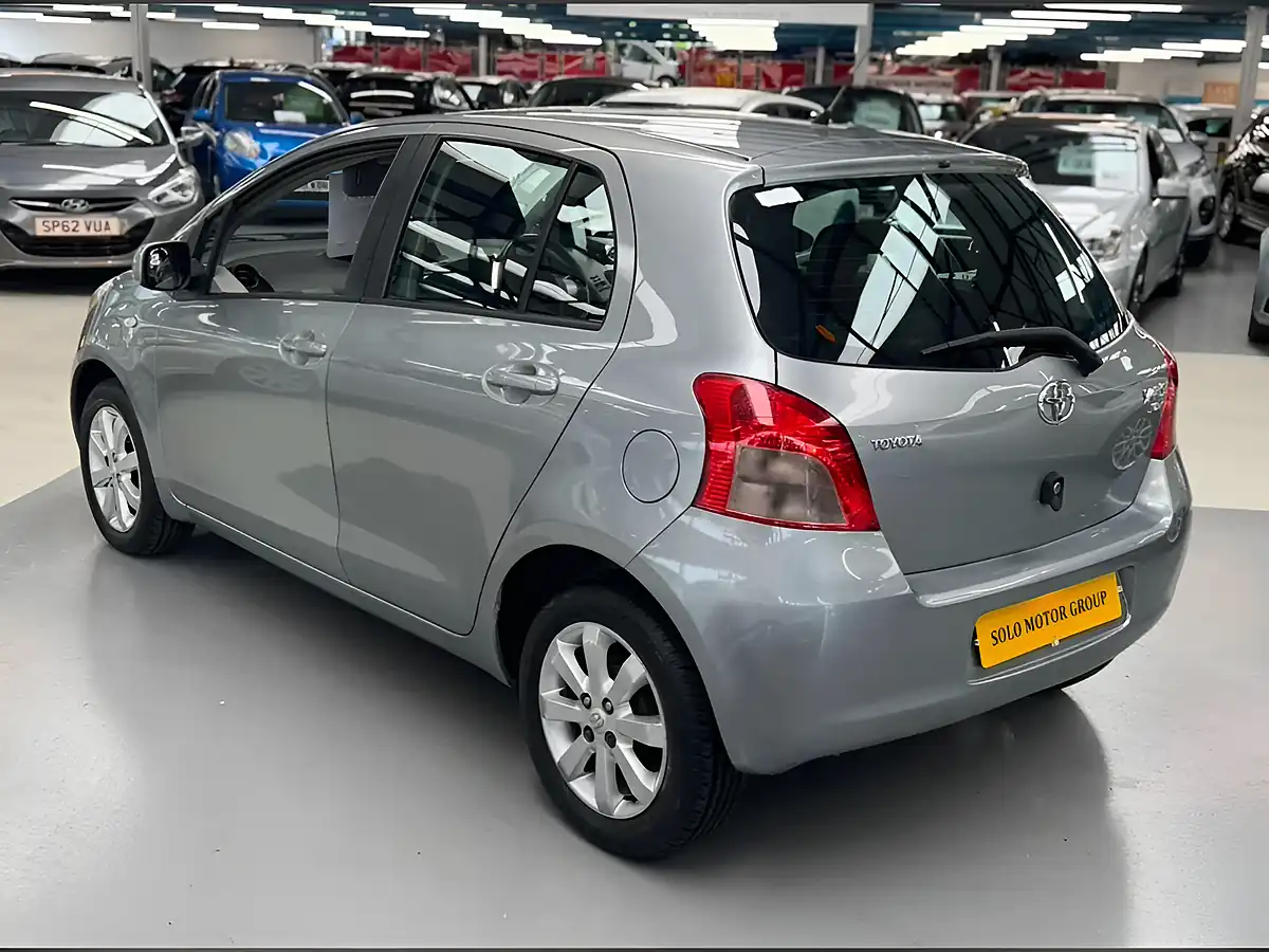 Used 2007 Toyota Yaris Zinc Silver - Interior and Exterior details 2