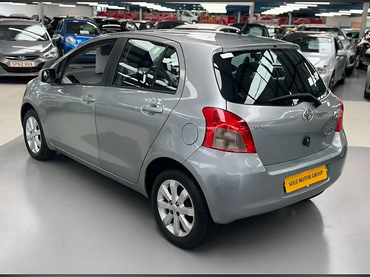 Used 2007 Toyota Yaris Zinc Silver - Interior and Exterior details 20