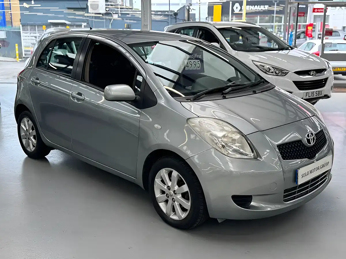 Used 2007 Toyota Yaris Zinc Silver - Interior and Exterior details 4