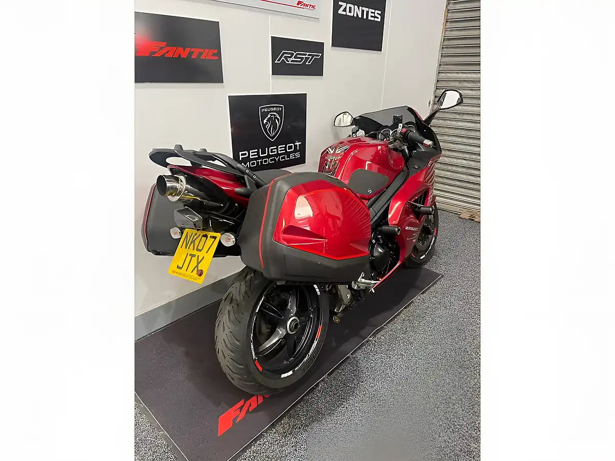 Used 2007 Triumph Sprint ST Metallic Red - Interior and Exterior details 7