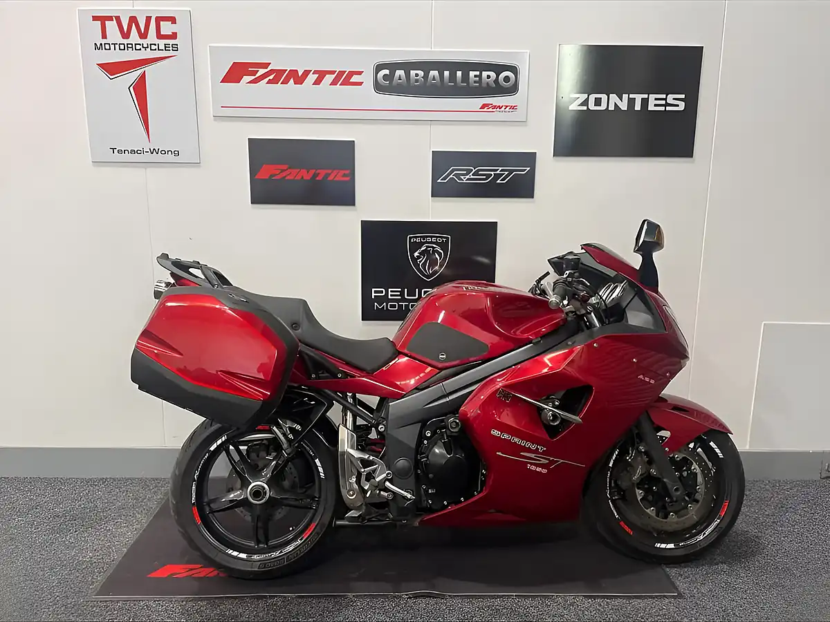 Used 2007 Triumph Sprint ST Metallic Red - Interior and Exterior details 8